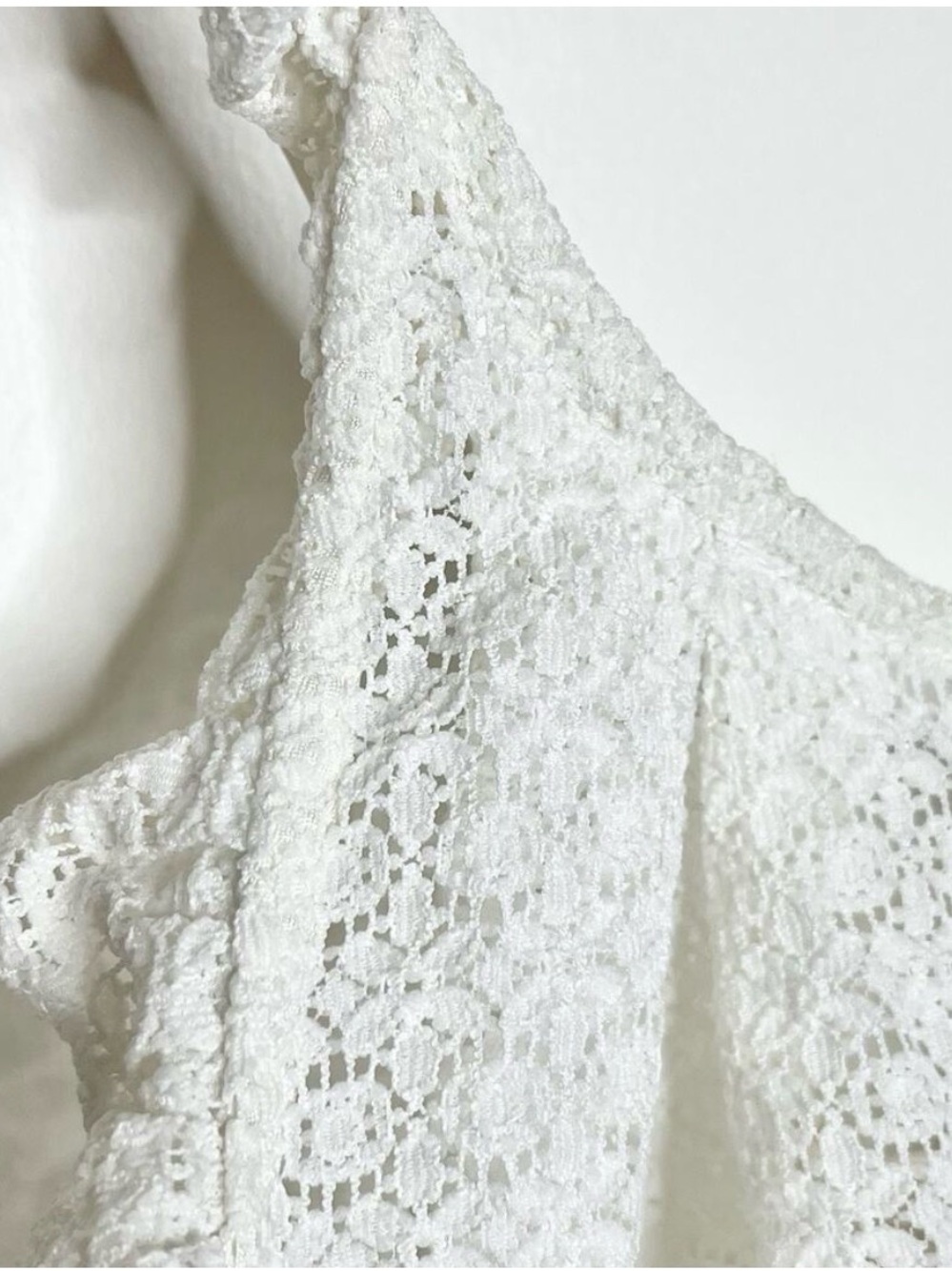 FARM Rio White Eyelet Ruffle Strap Tank - Picture 3 of 8